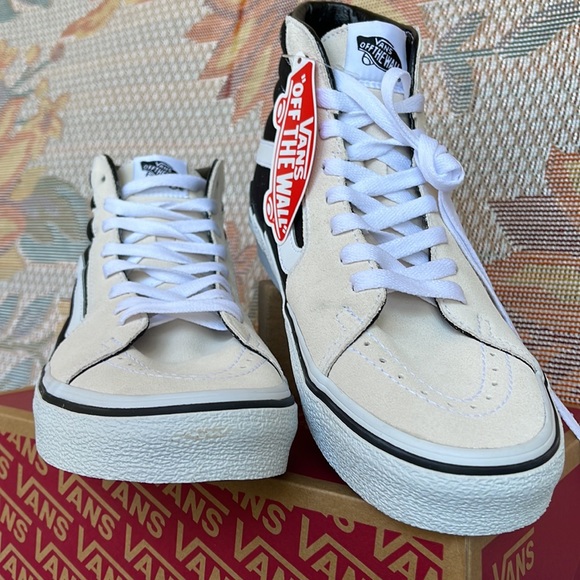 Vans Sk8-Hi Bolt
Antique White/Black
VNOA5JIVZHJ
WMNS sneakers - Picture 7 of 16